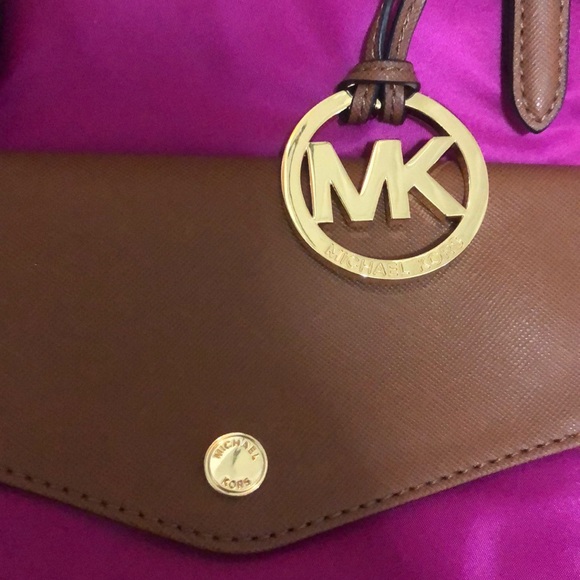 MICHAEL KORS PURSE - Picture 6 of 7